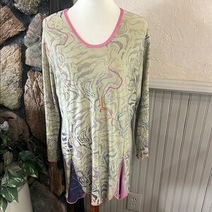Abstract Patterned Long Sleeve Top